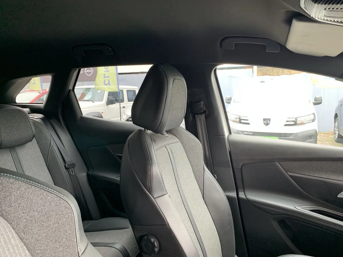 Peugeot 3008 1.5 Allure Pack Bluehdi 130 4x2 Eat8 5p año 2024