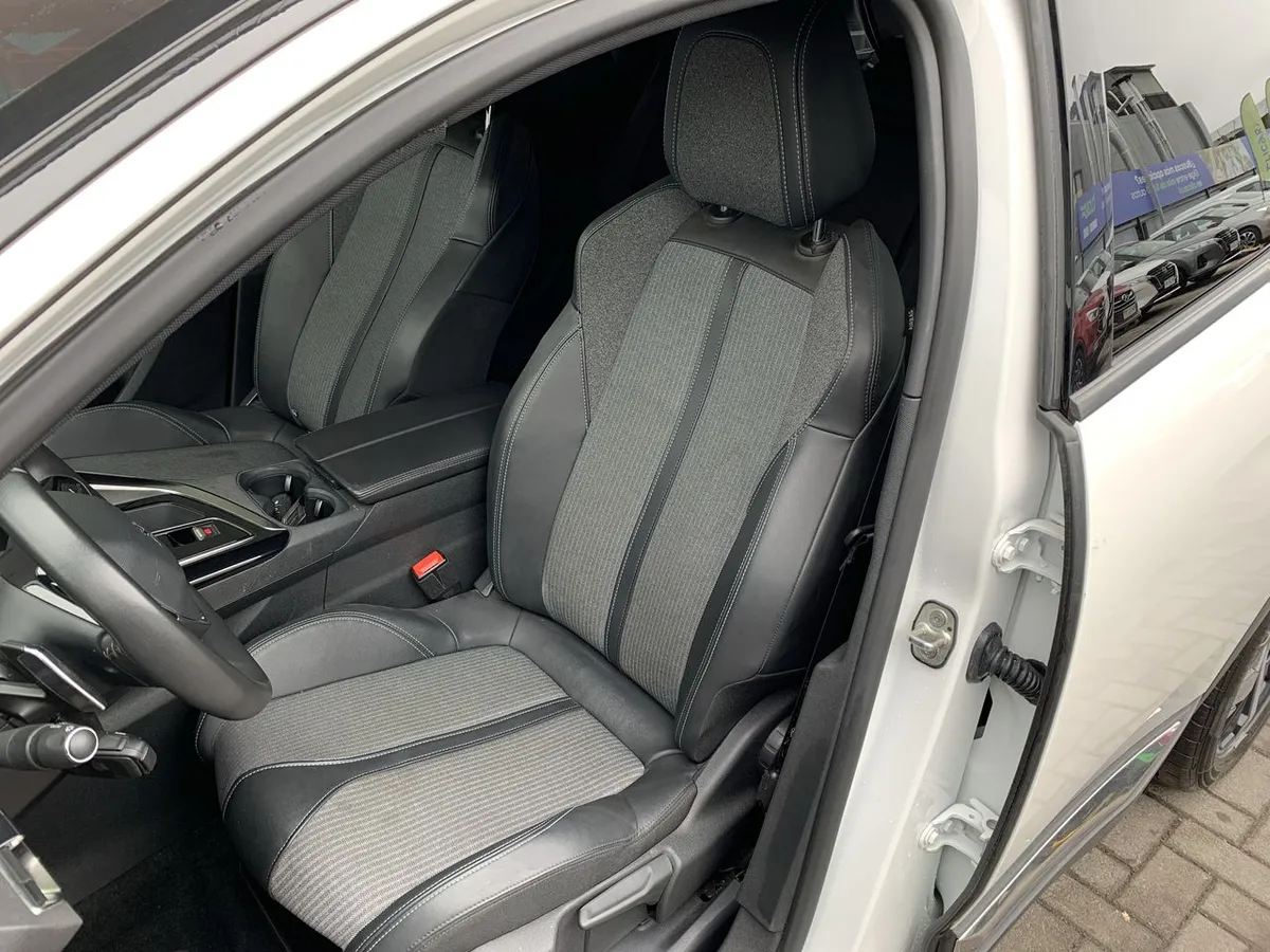 Peugeot 3008 1.5 Allure Pack Bluehdi 130 4x2 Eat8 5p año 2024
