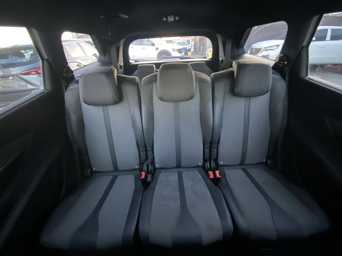 Peugeot 5008 1.5 Allure Pack Bluehdi 130 4x2 Eat8 5p año 2024