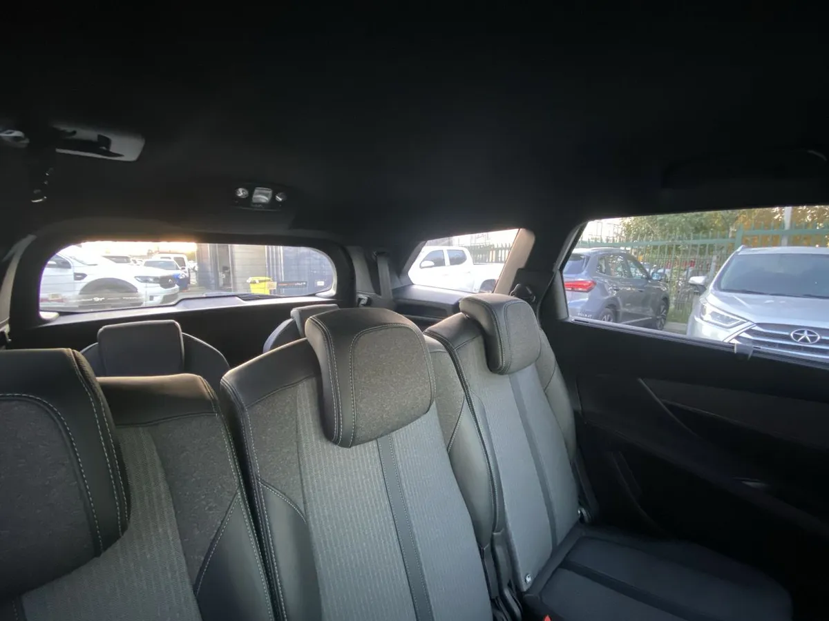 Peugeot 5008 1.5 Allure Pack Bluehdi 130 4x2 Eat8 5p año 2024