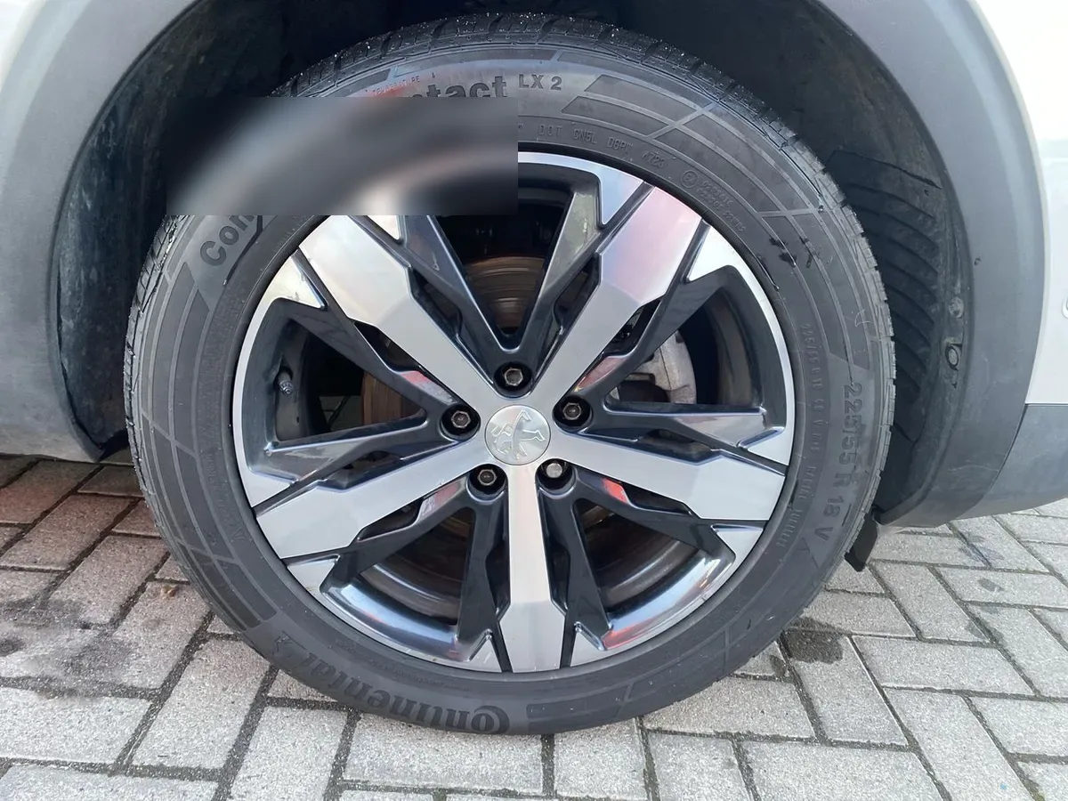 Peugeot 5008 1.5 Allure Pack Bluehdi 130 4x2 Eat8 5p año 2024