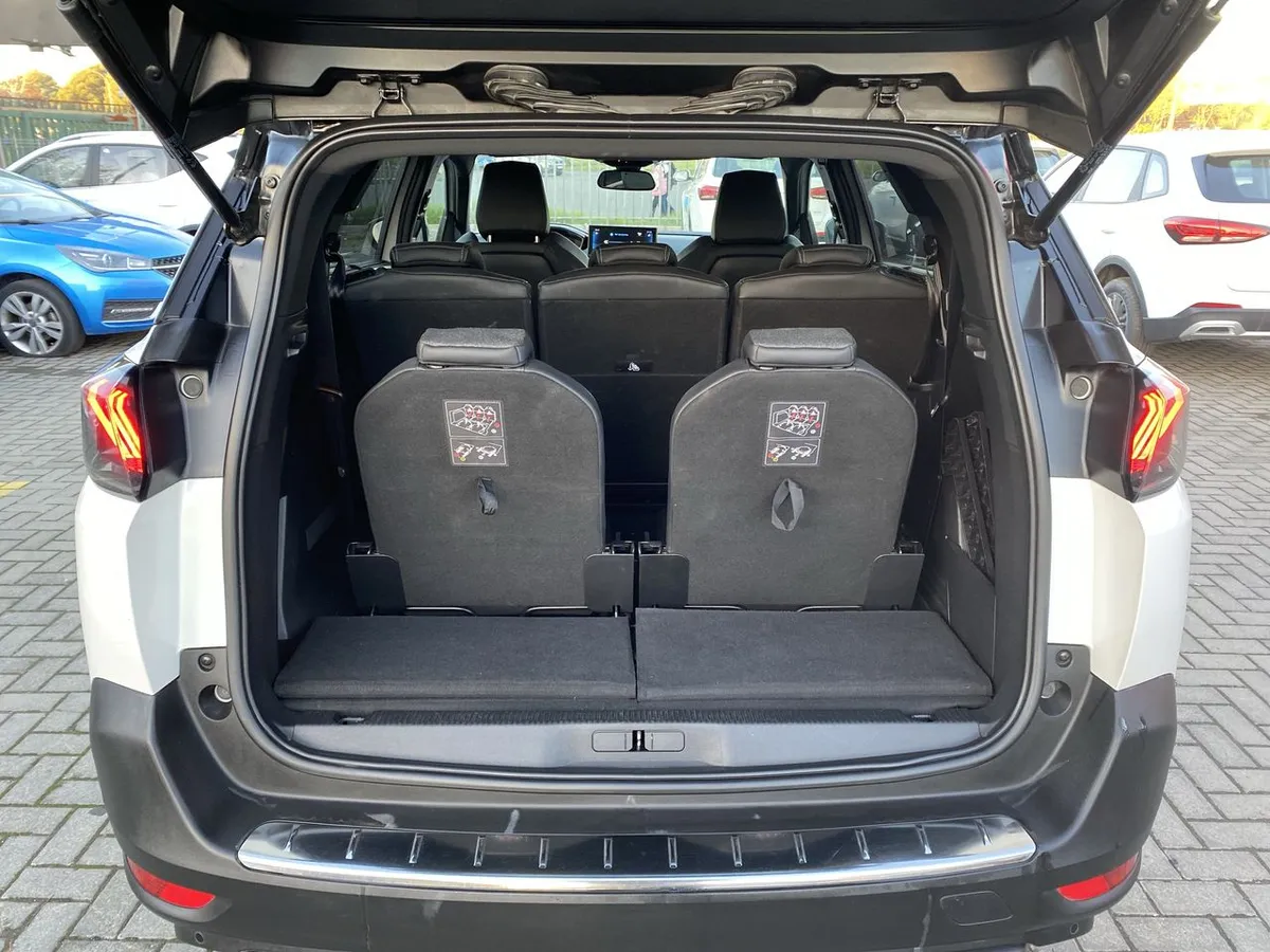 Peugeot 5008 1.5 Allure Pack Bluehdi 130 4x2 Eat8 5p año 2024