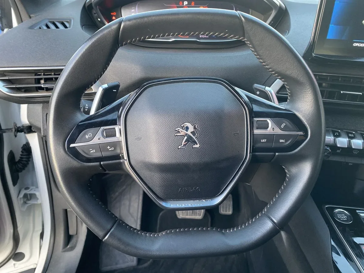 Peugeot 5008 1.5 Allure Pack Bluehdi 130 4x2 Eat8 5p año 2024