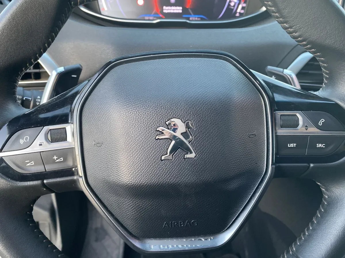 Peugeot 5008 1.5 Allure Pack Bluehdi 130 4x2 Eat8 5p año 2024