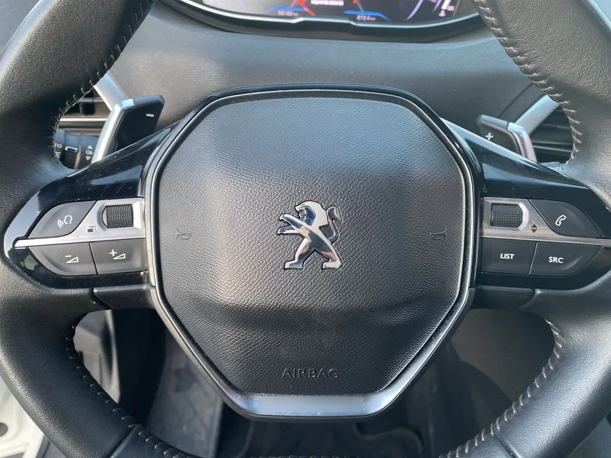 Peugeot 5008 1.5 Allure Pack Bluehdi 130 4x2 Eat8 5p año 2024