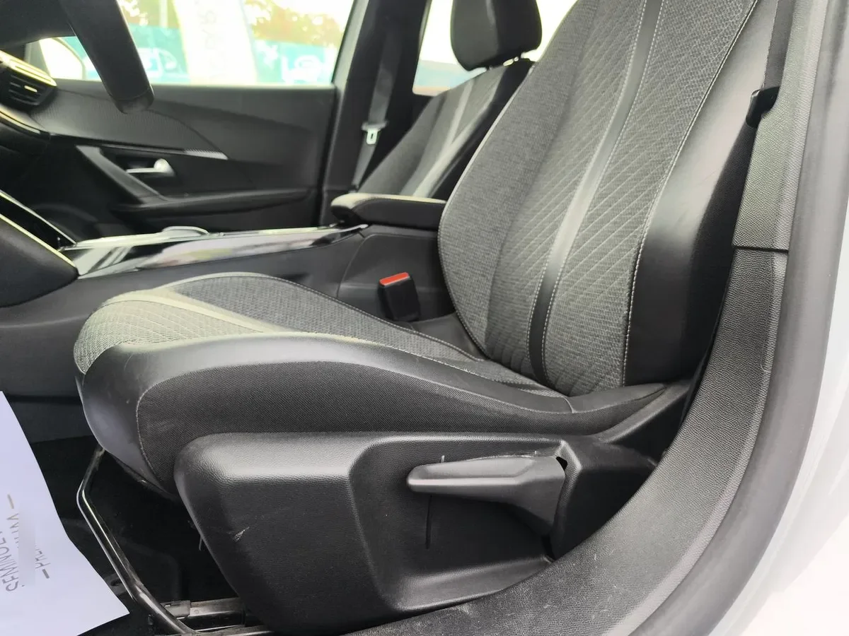 Peugeot 2008 1.5 Allure Pack Bluehdi 130hp Diesel 4x2 Eat8 5p año 2024