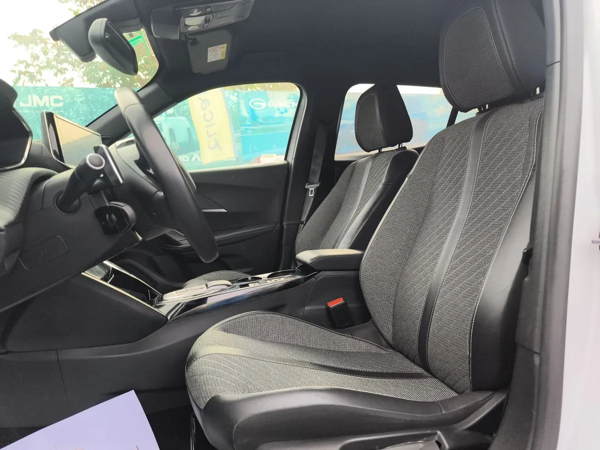 Peugeot 2008 1.5 Allure Pack Bluehdi 130hp Diesel 4x2 Eat8 5p año 2024