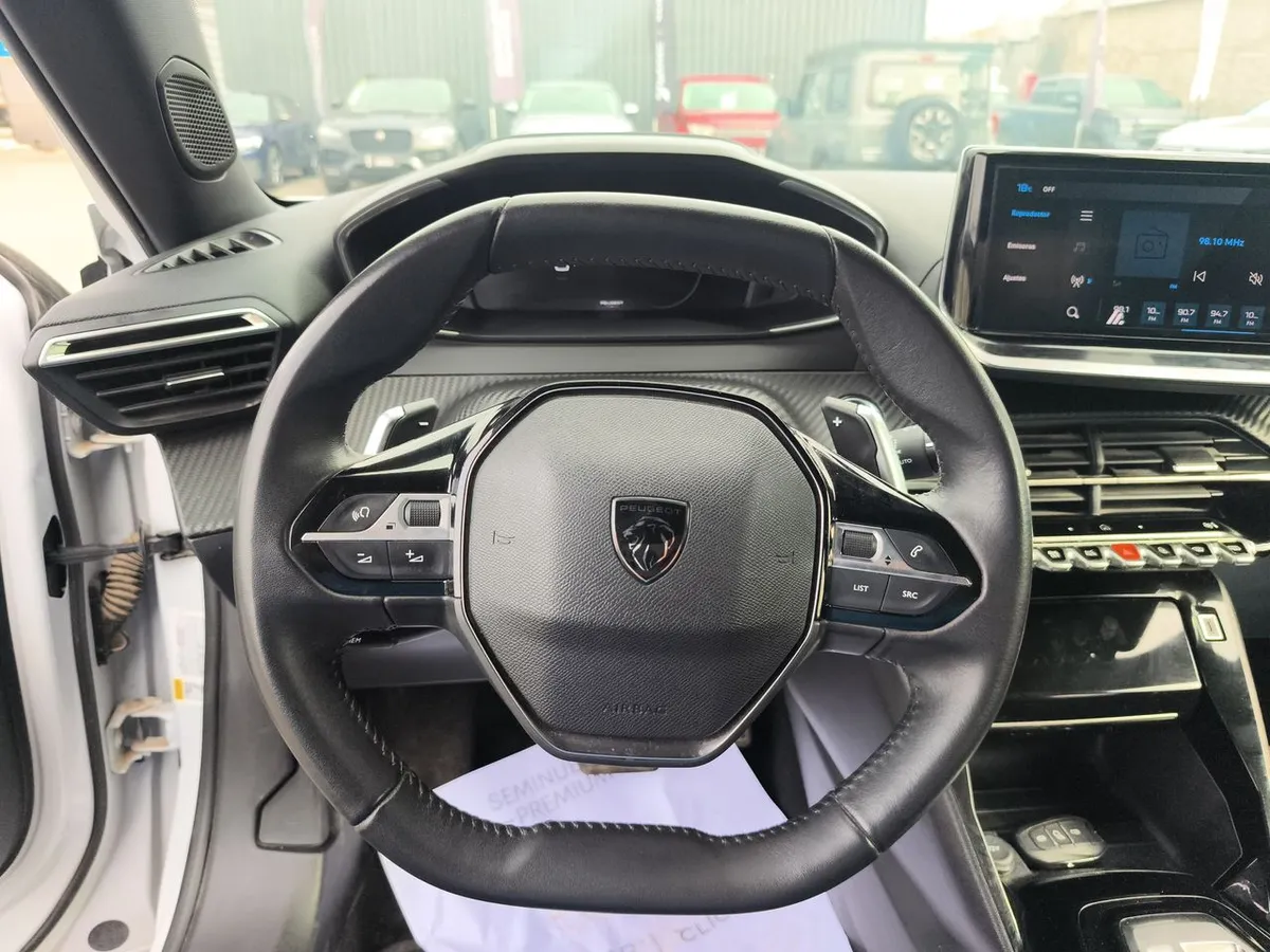 Peugeot 2008 1.5 Allure Pack Bluehdi 130hp Diesel 4x2 Eat8 5p año 2024