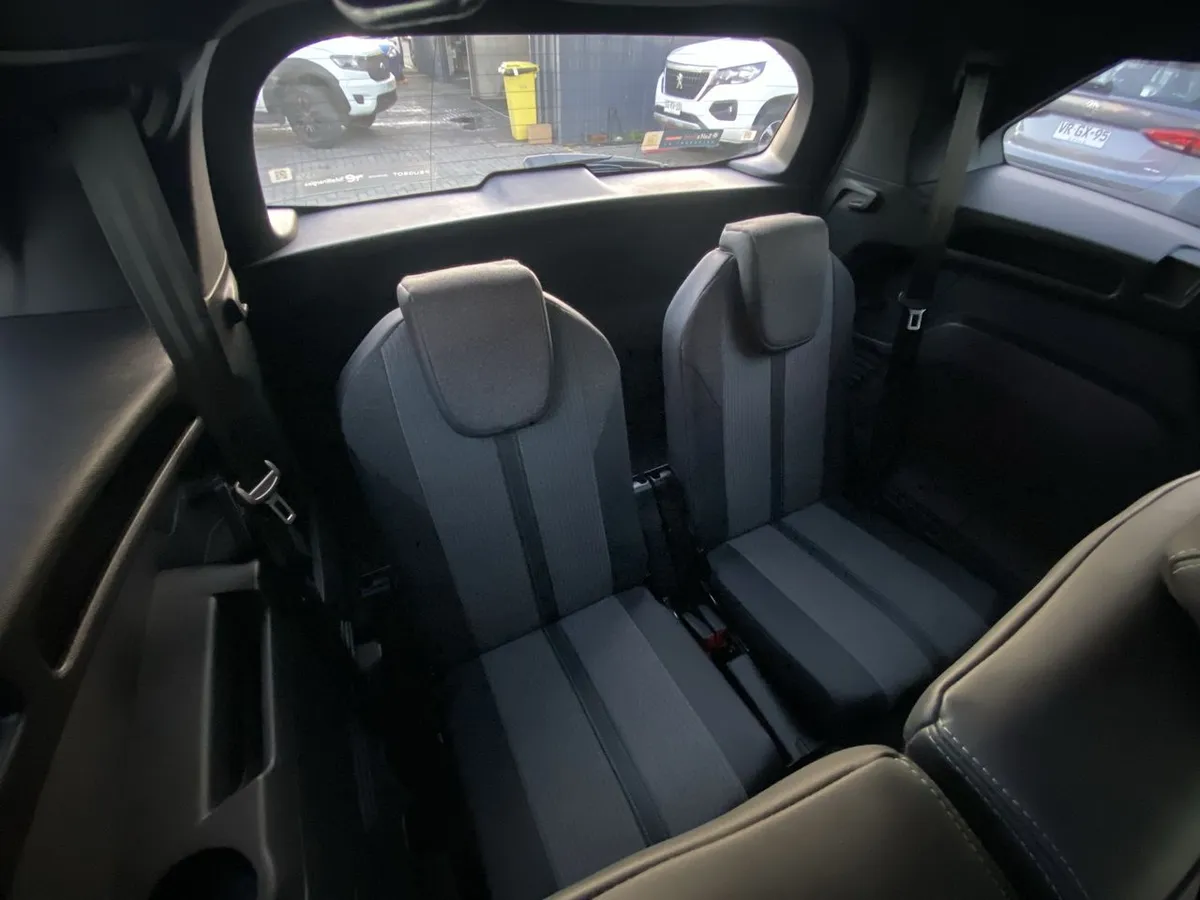 Peugeot 5008 1.5 Allure Pack Bluehdi 130 4x2 Eat8 5p año 2024