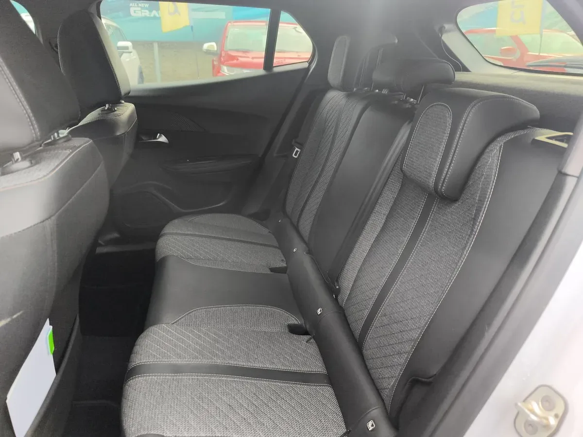 Peugeot 2008 1.5 Allure Pack Bluehdi 130hp Diesel 4x2 Eat8 5p año 2024