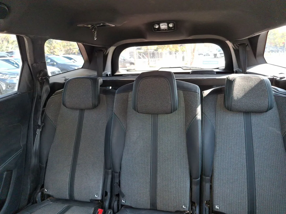 Peugeot 5008 1.5 Allure Pack Bluehdi 130 4x2 Eat8 5p año 2024