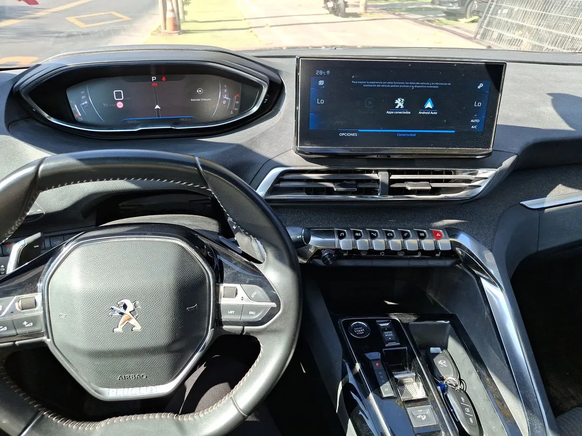 Peugeot 5008 1.5 Allure Pack Bluehdi 130 4x2 Eat8 5p año 2024