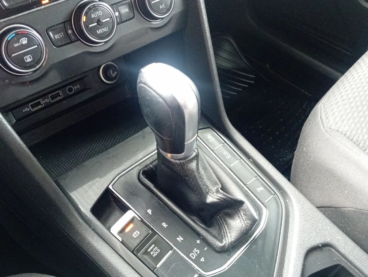 Volkswagen Tiguan 1.4 Tsi Comfortline 4x2 7a 150hp At 5p año 2018