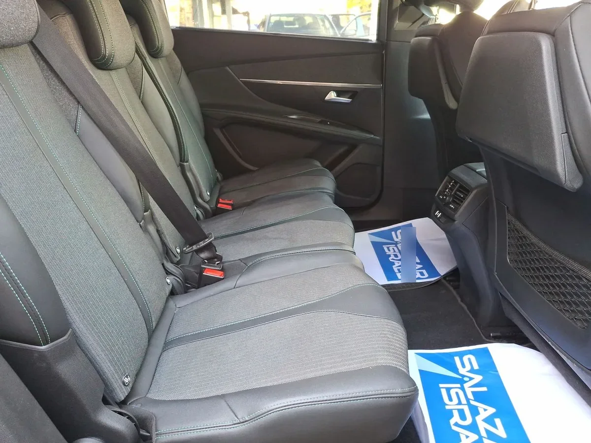 Peugeot 5008 1.5 Allure Pack Bluehdi 130 4x2 Eat8 5p año 2024
