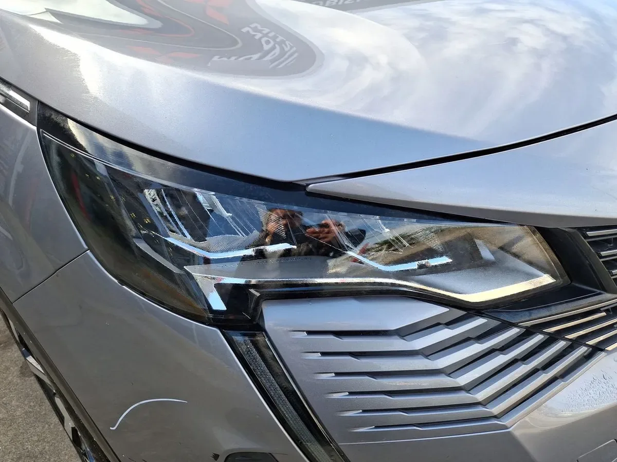 Peugeot 5008 1.5 Allure Pack Bluehdi 130 4x2 Eat8 5p año 2024