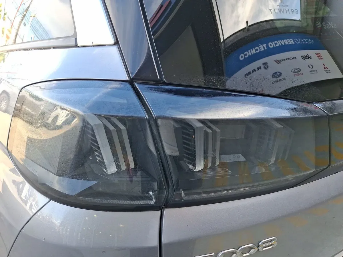Peugeot 5008 1.5 Allure Pack Bluehdi 130 4x2 Eat8 5p año 2024