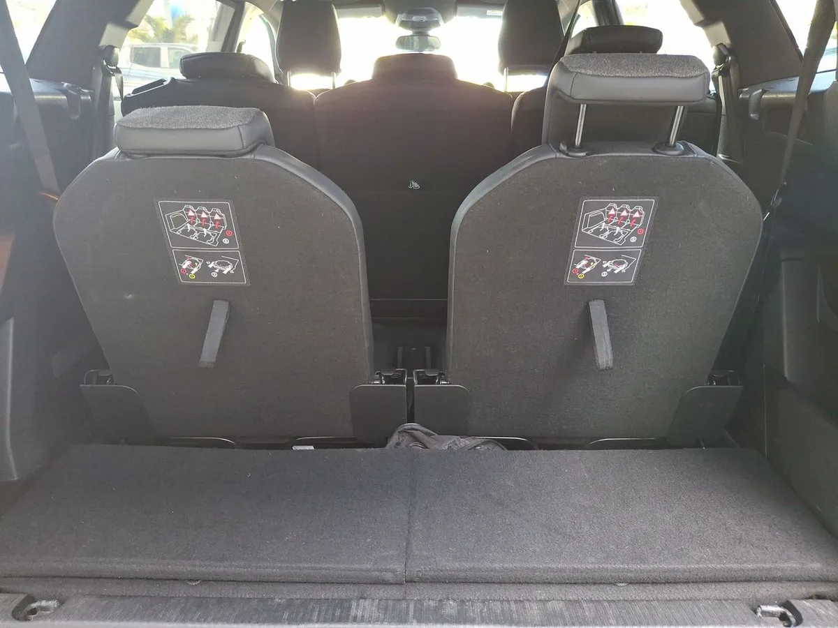Peugeot 5008 1.5 Allure Pack Bluehdi 130 4x2 Eat8 5p año 2024