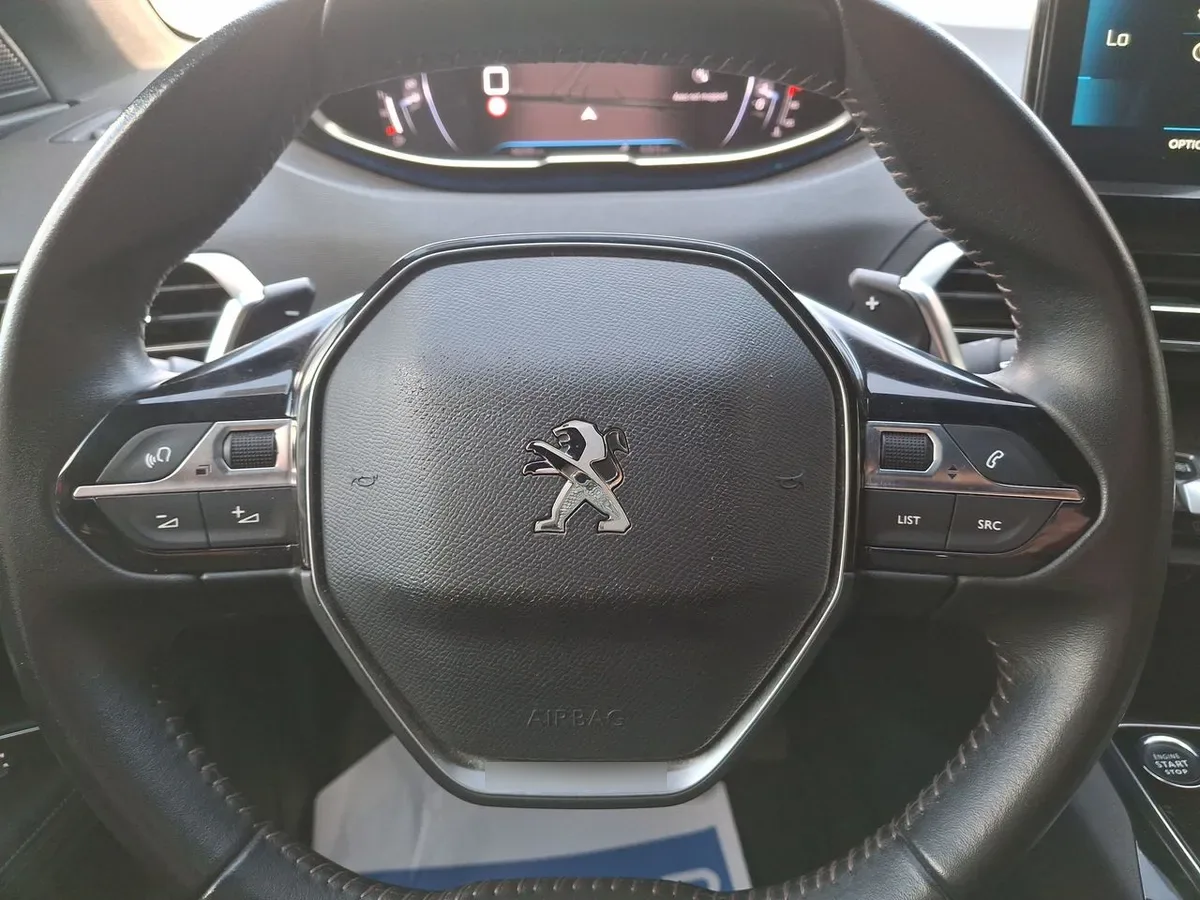 Peugeot 5008 1.5 Allure Pack Bluehdi 130 4x2 Eat8 5p año 2024