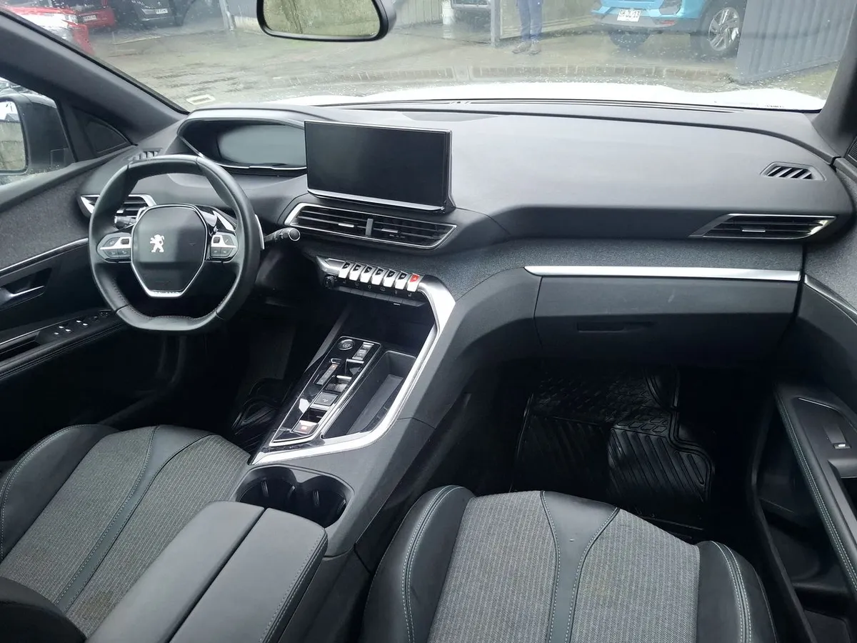 Peugeot 3008 1.5 Allure Pack Bluehdi 130 4x2 Eat8 5p año 2024