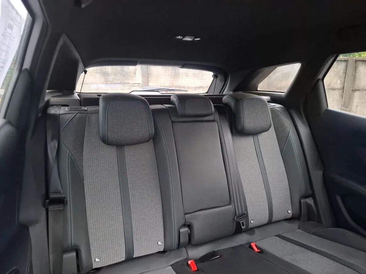 Peugeot 3008 1.5 Allure Pack Bluehdi 130 4x2 Eat8 5p año 2024