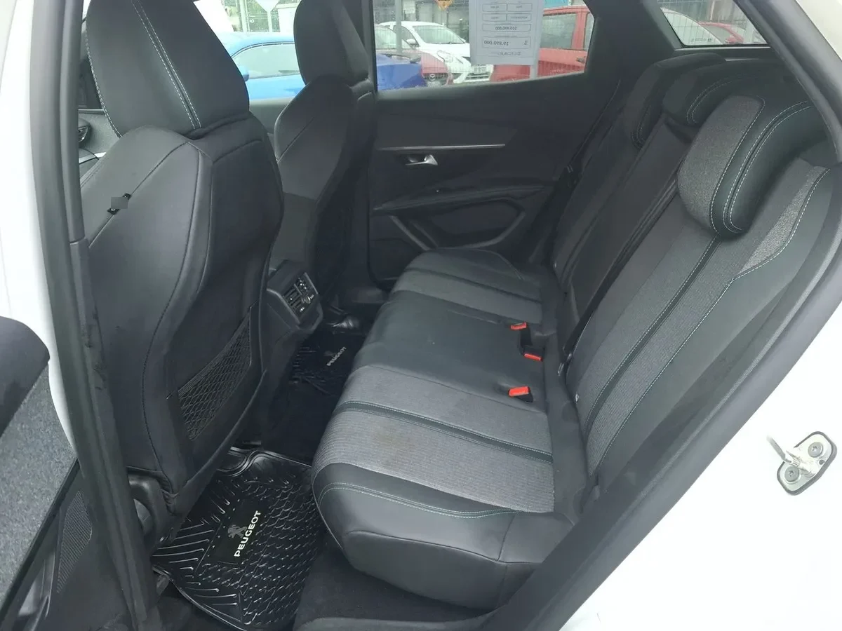 Peugeot 3008 1.5 Allure Pack Bluehdi 130 4x2 Eat8 5p año 2024
