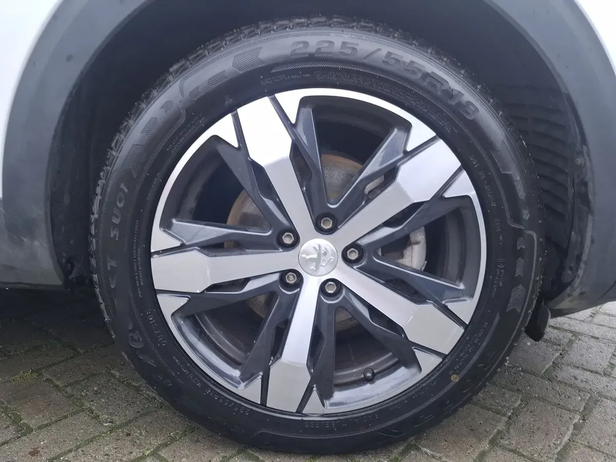 Peugeot 3008 1.5 Allure Pack Bluehdi 130 4x2 Eat8 5p año 2024