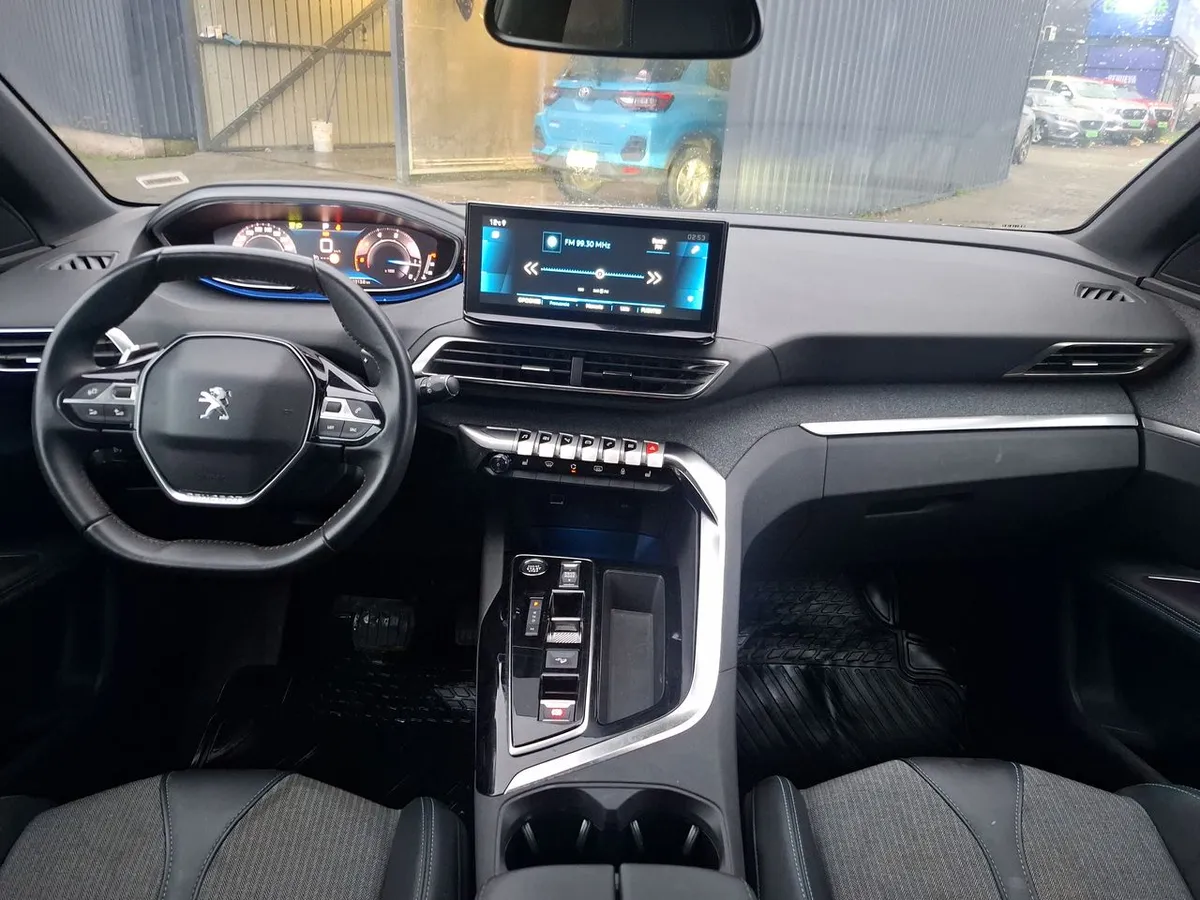 Peugeot 3008 1.5 Allure Pack Bluehdi 130 4x2 Eat8 5p año 2024