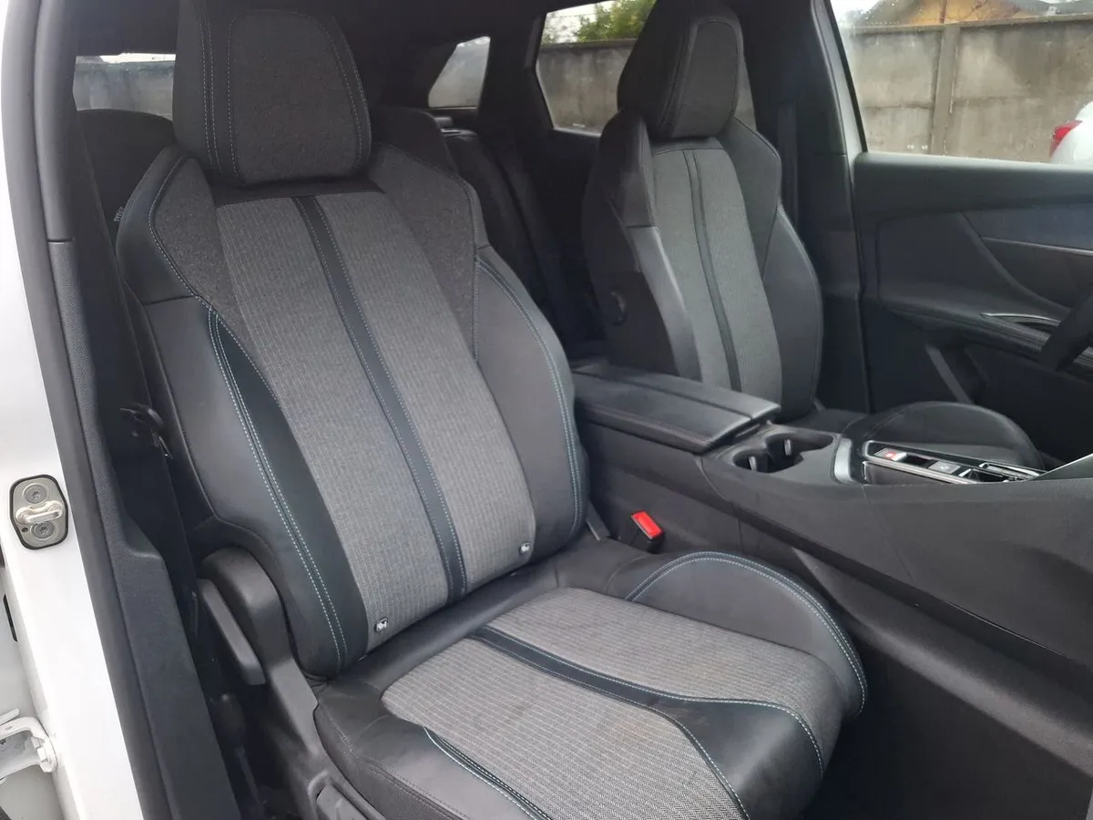 Peugeot 3008 1.5 Allure Pack Bluehdi 130 4x2 Eat8 5p año 2024