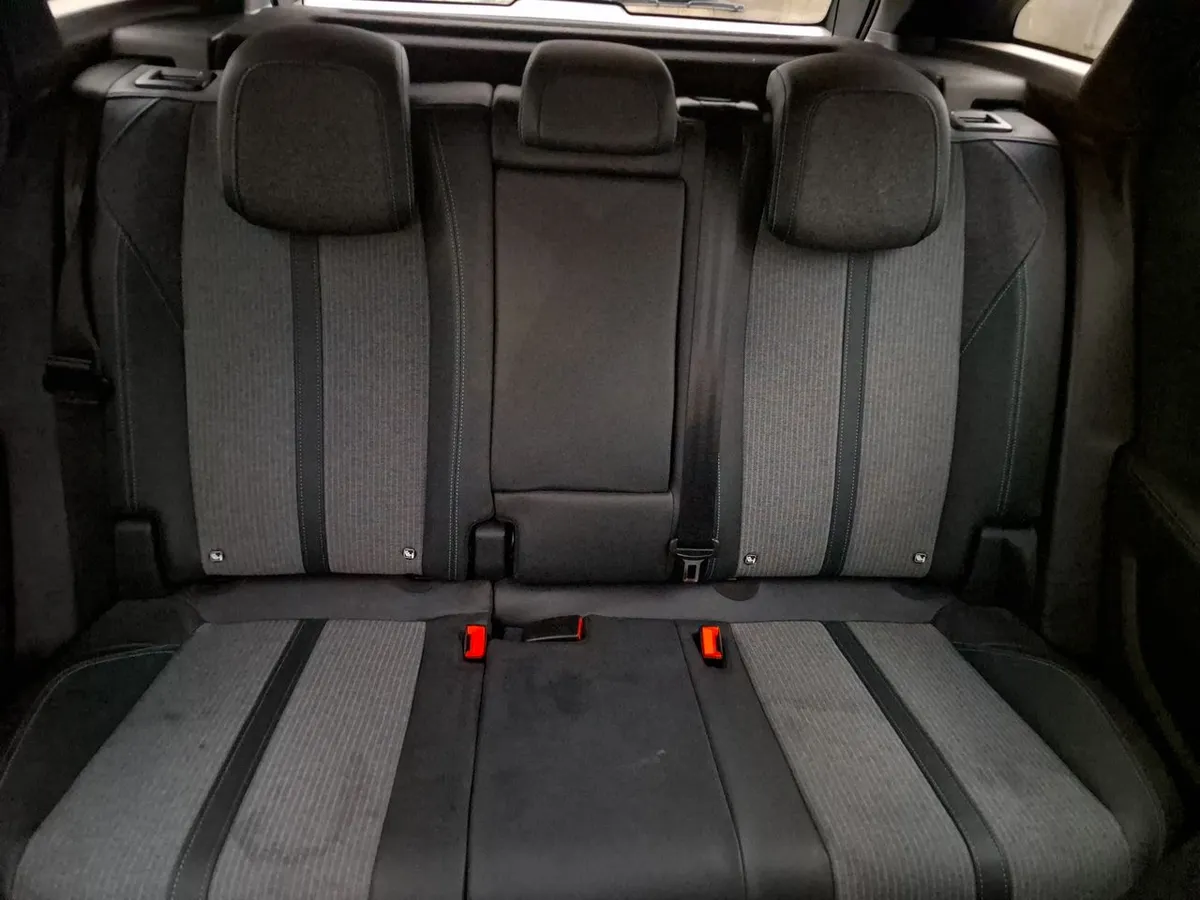 Peugeot 3008 1.5 Allure Pack Bluehdi 130 4x2 Eat8 5p año 2024