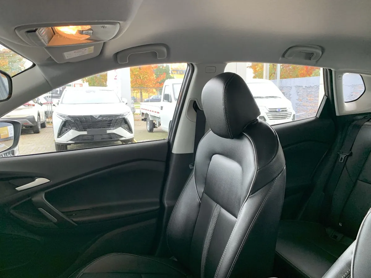 Chevrolet Tracker 1.2t Ltz R 4x2 At 5p año 2026