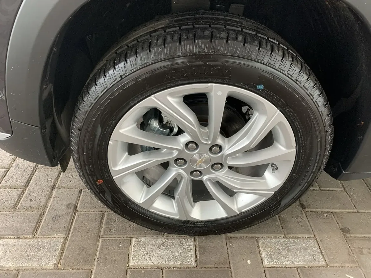 Chevrolet Tracker 1.2t Ltz R 4x2 At 5p año 2026