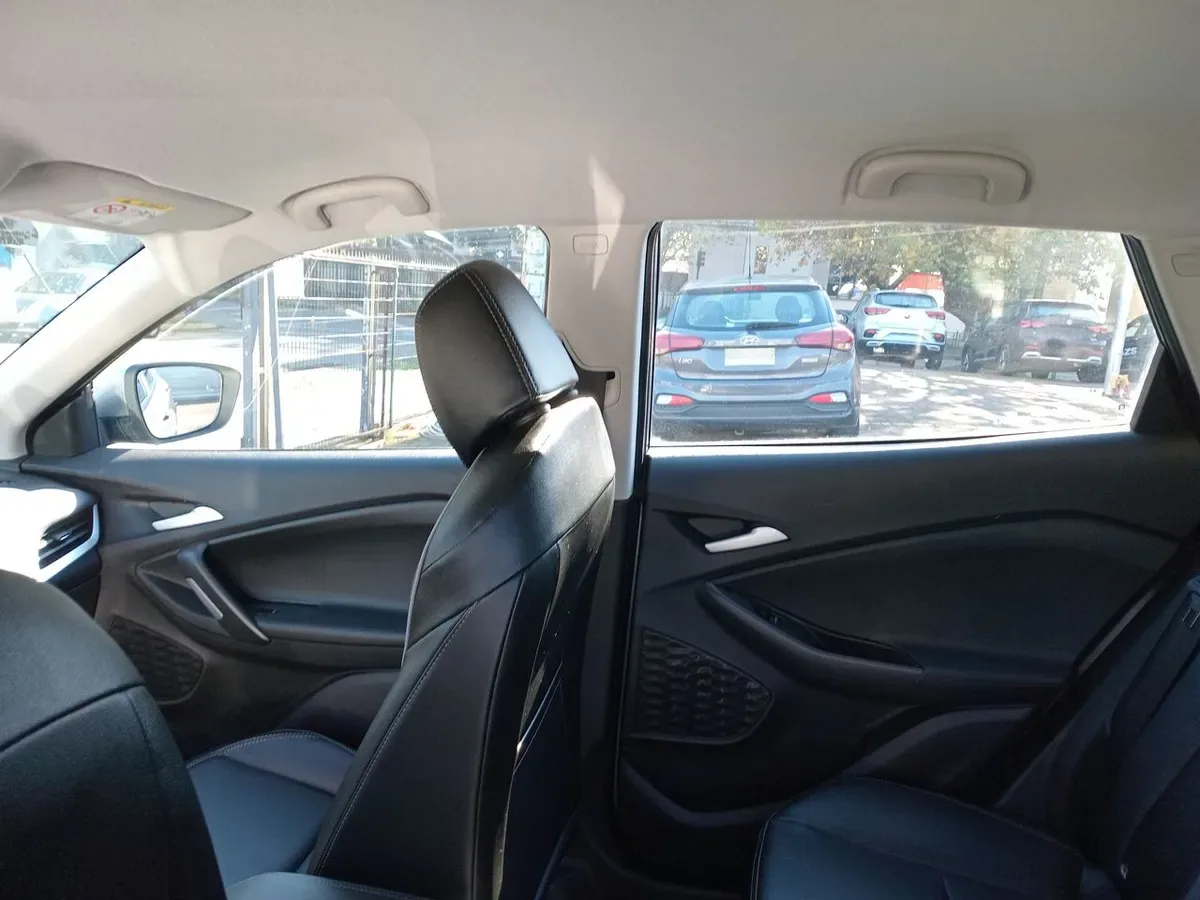 Chevrolet Tracker 1.2t Ltz R 4x2 At 5p año 2026