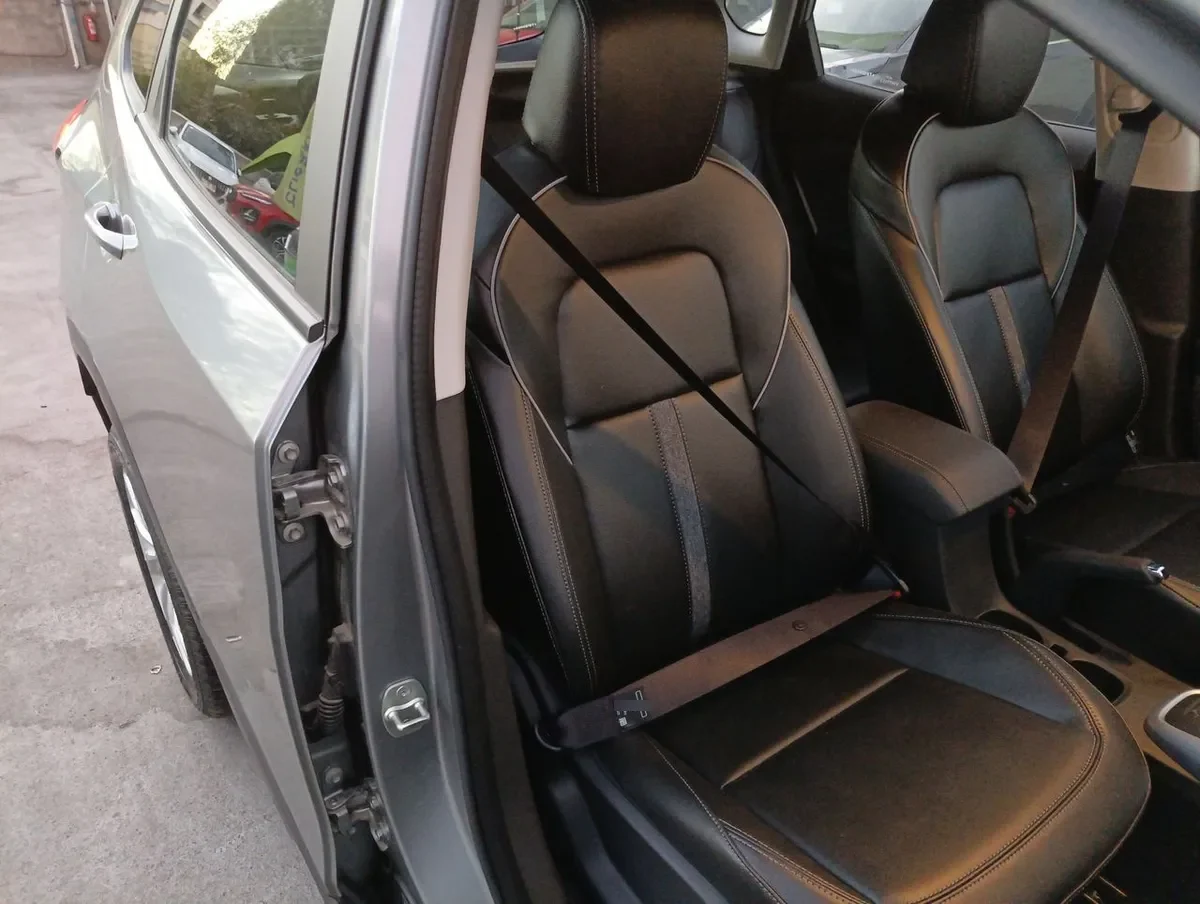 Chevrolet Tracker 1.2t Ltz R 4x2 At 5p año 2026