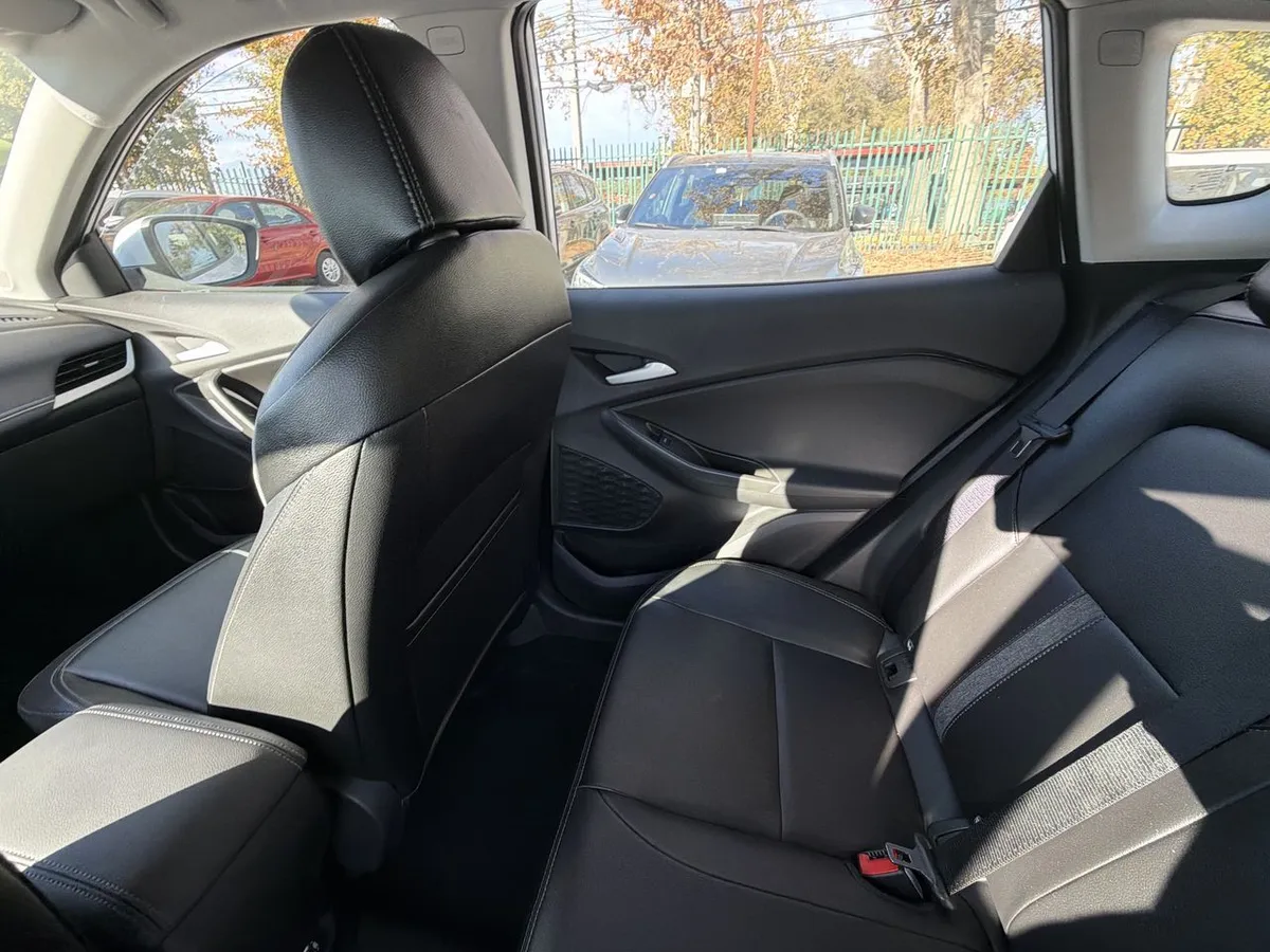 Chevrolet Tracker 1.2t Ltz R 4x2 At 5p año 2026