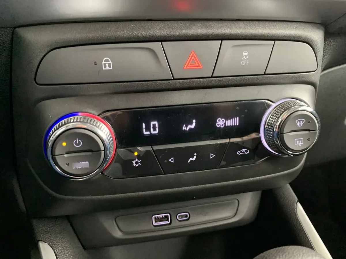 Chevrolet Tracker 1.2t Ltz R 4x2 At 5p año 2026