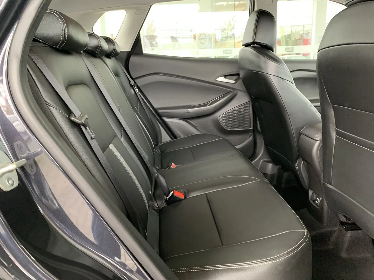 Chevrolet Tracker 1.2t Ltz R 4x2 At 5p año 2026