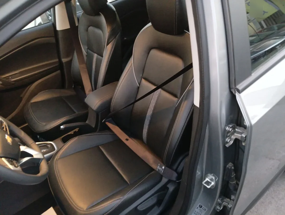 Chevrolet Tracker 1.2t Ltz R 4x2 At 5p año 2026
