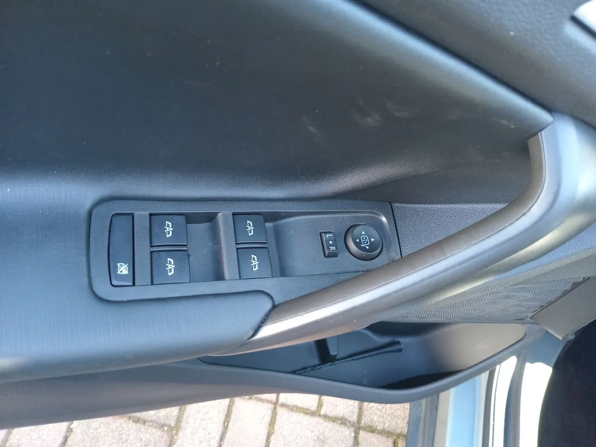 Chevrolet Tracker 1.2t Ltz R 4x2 At 5p año 2026
