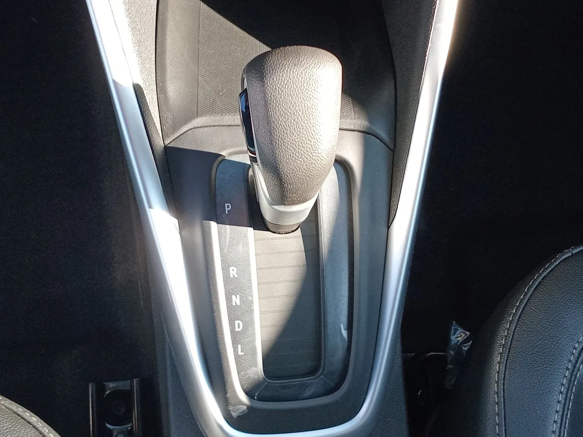 Chevrolet Tracker 1.2t Ltz R 4x2 At 5p año 2026