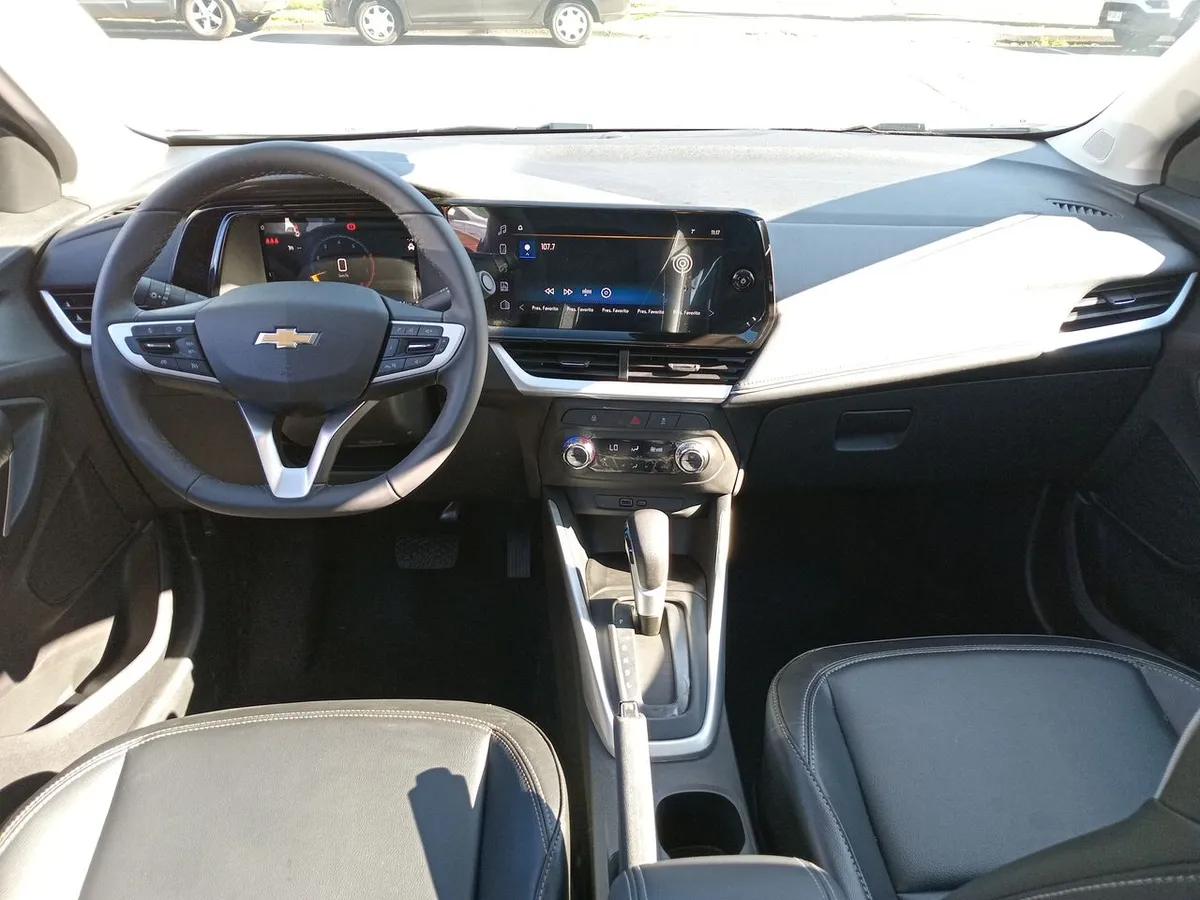 Chevrolet Tracker 1.2t Ltz R 4x2 At 5p año 2026
