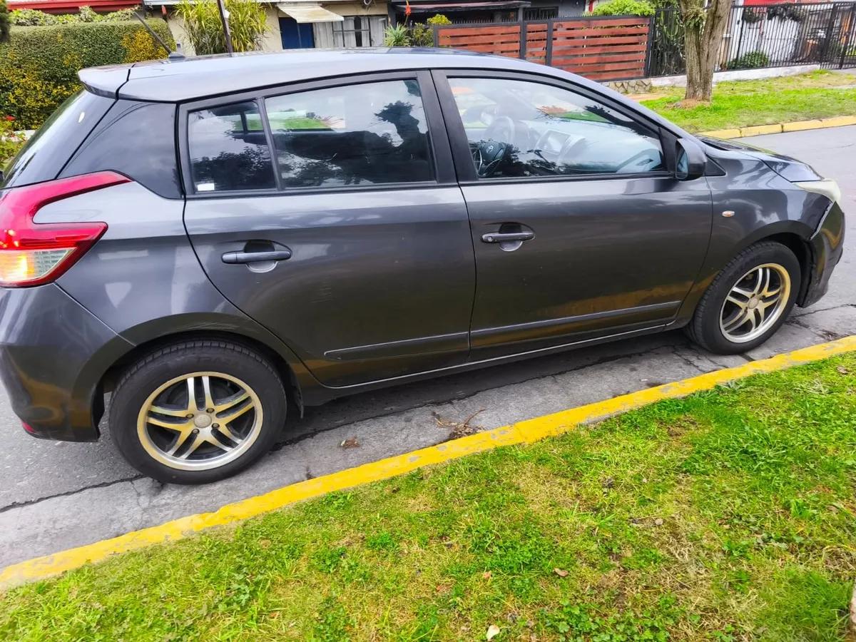 TOYOTA YARIS 1.5 Sedan Xli Mt año 2017