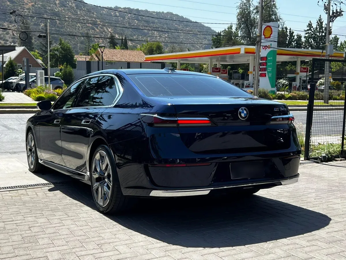 BMW 740 3.0 Turbo año 2025