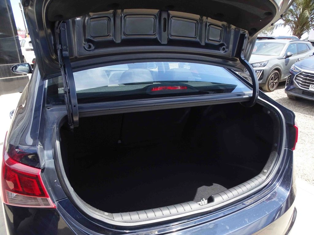 Hyundai Accent 1.6 año 2023