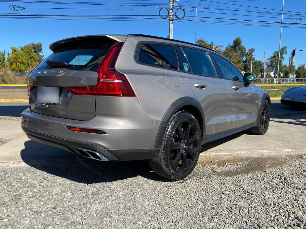 Volvo V60 Coross Country Ii T5 2.0 Momentum Awd Aut año 2021