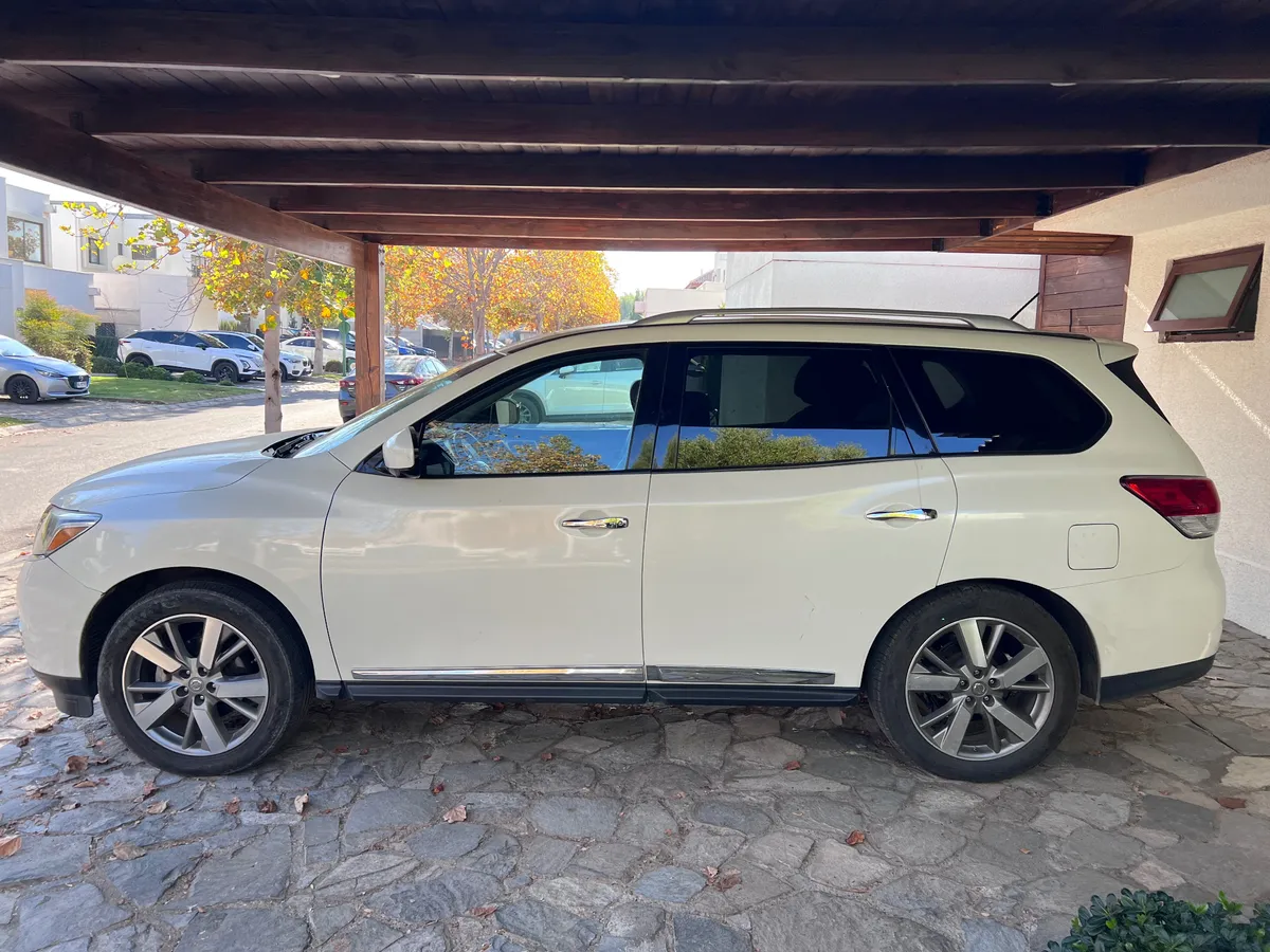 NISSAN PATHFINDER 3.5 Exclusive Cvt At 4x4 año 2016