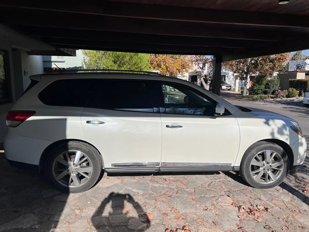 NISSAN PATHFINDER 3.5 Exclusive Cvt At 4x4 año 2016