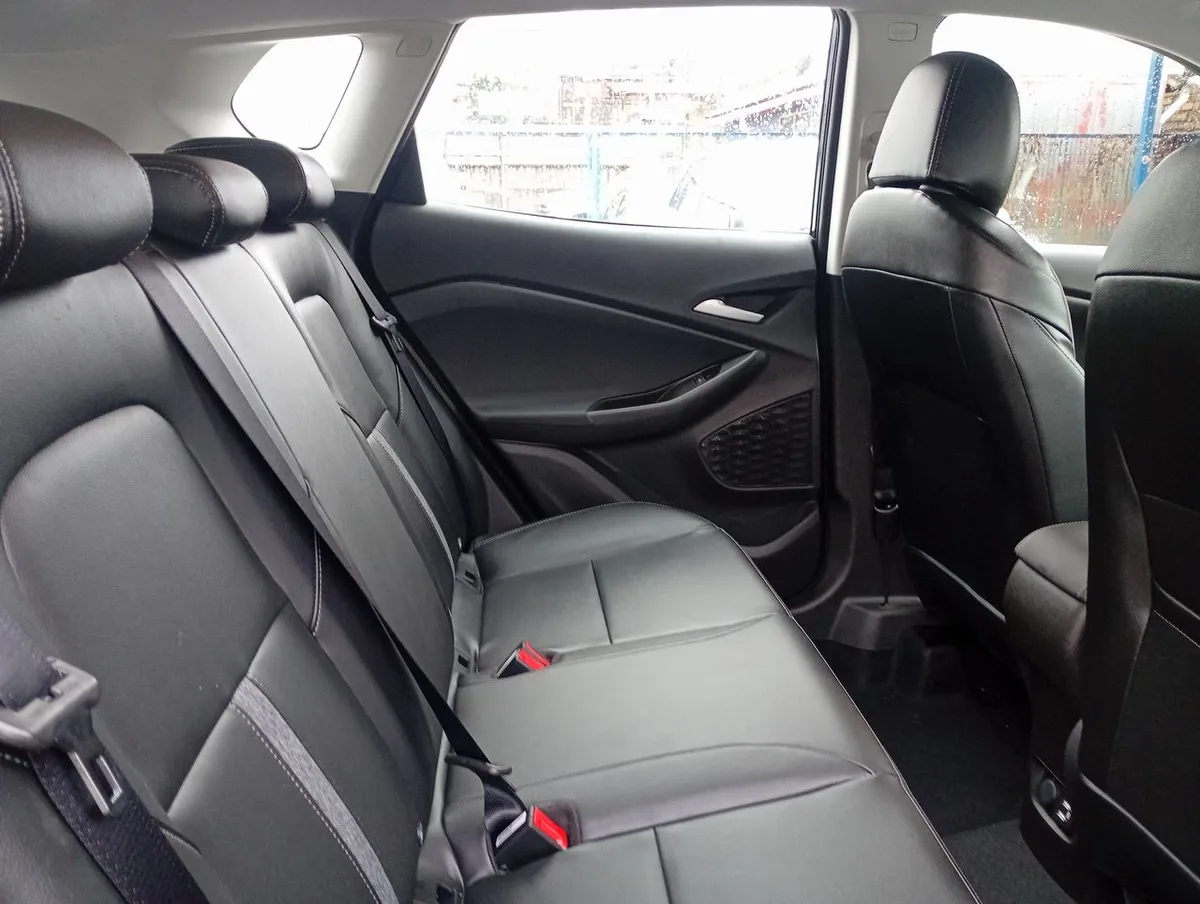 Chevrolet Tracker 1.2t Ltz R 4x2 At 5p año 2026
