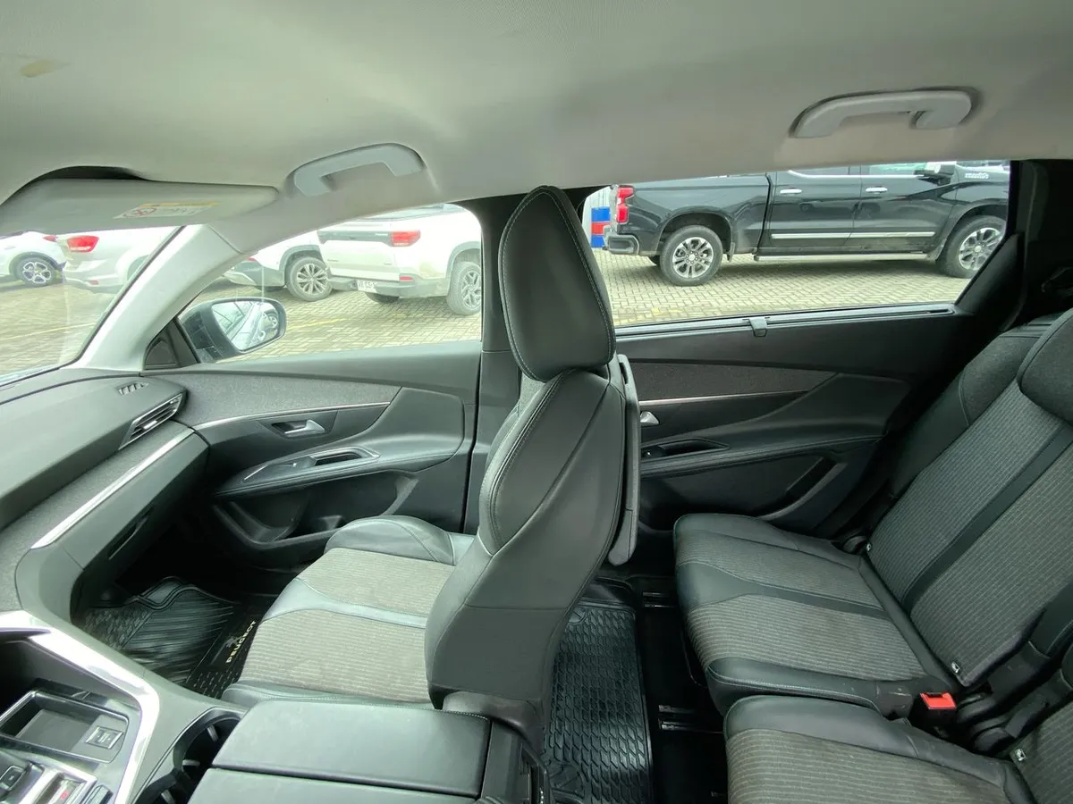 Peugeot 5008 1.5 Allure Pack Bluehdi Diesel 4x2 130 Eat8 5p año 2021