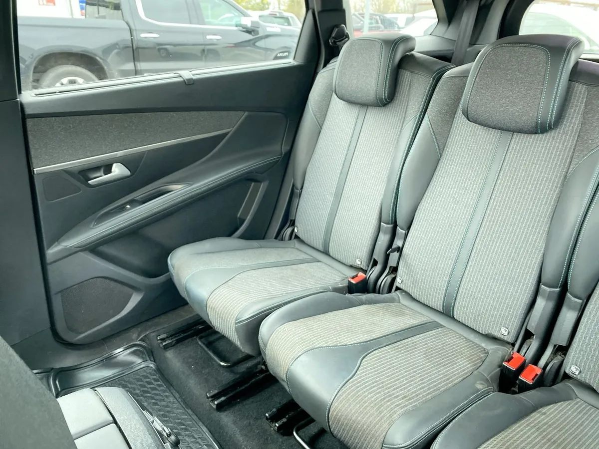 Peugeot 5008 1.5 Allure Pack Bluehdi Diesel 4x2 130 Eat8 5p año 2021