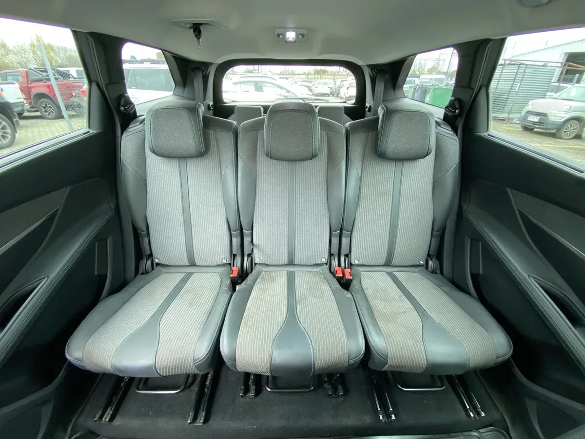Peugeot 5008 1.5 Allure Pack Bluehdi Diesel 4x2 130 Eat8 5p año 2021